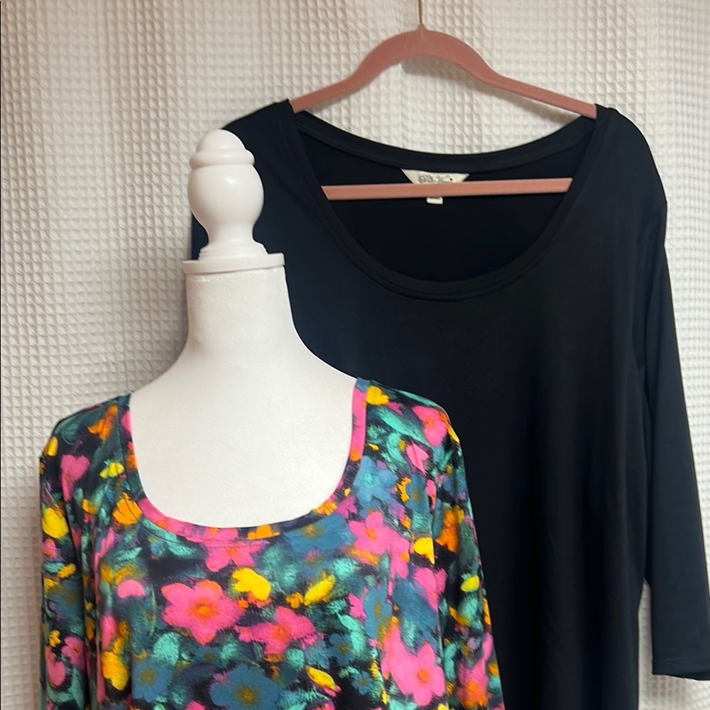 The Pioneer Woman Black and Multicolor Floral Blouse set of 2- 3/4 sleeve tops